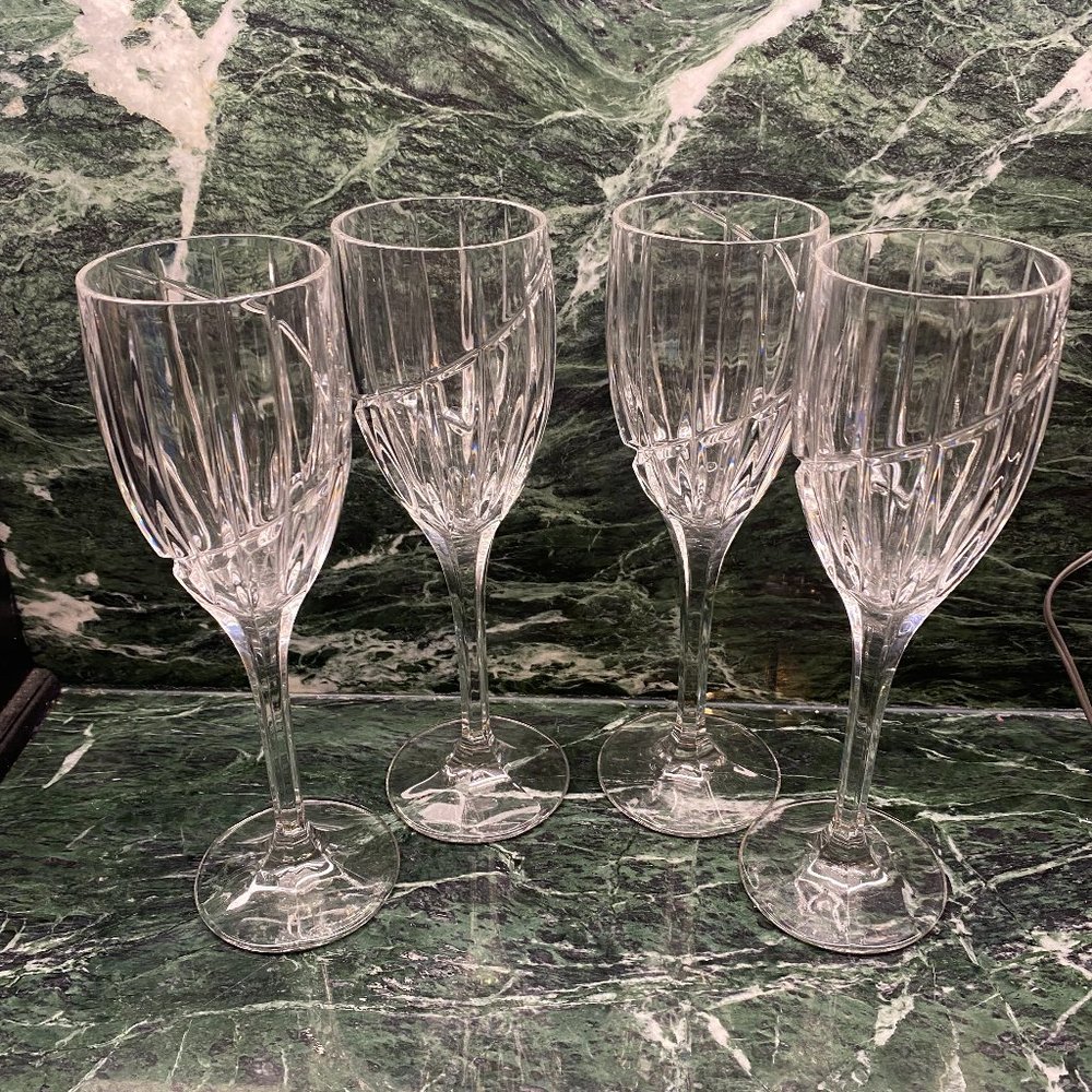 Mikasa Set of 4 Northern Lights Wine Glasses